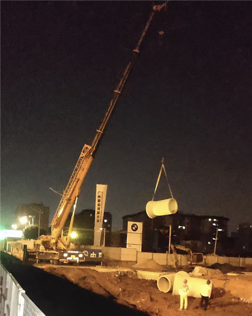 柳河县“弯臂矫正”—— 吊车的 “形变补偿” 技术